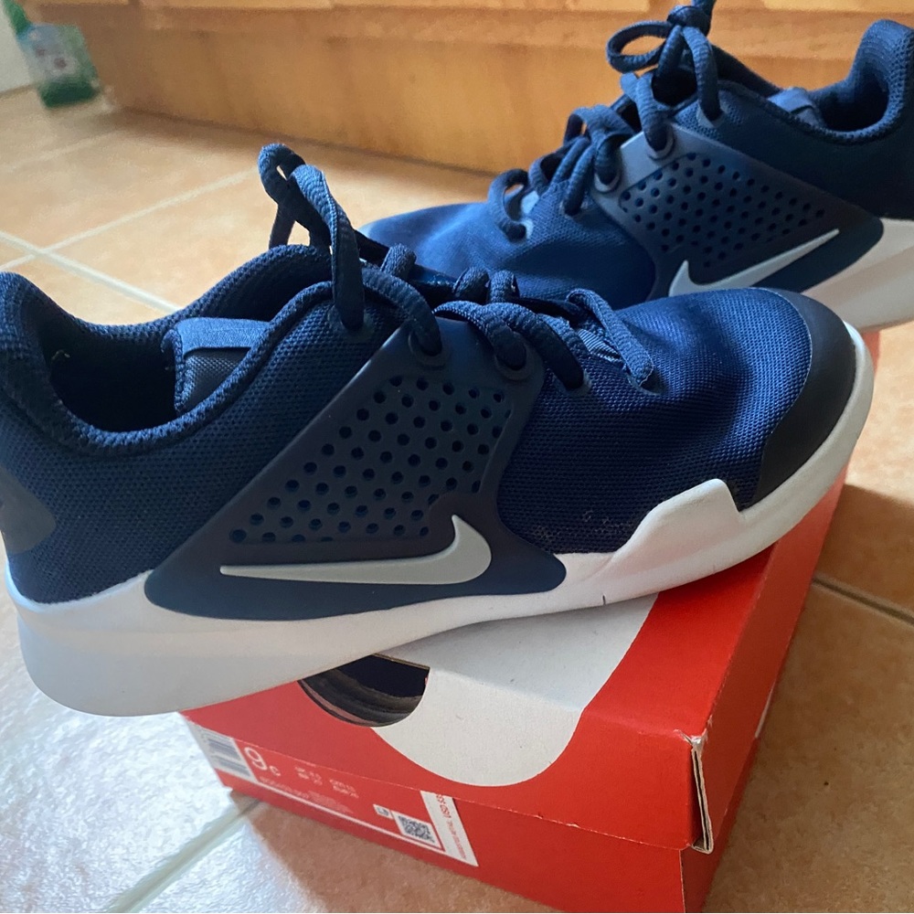 nike boy shoes size 13